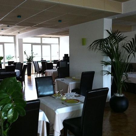 Les Ondines Hotel Les Hauts-d'Anjou Bagian luar foto