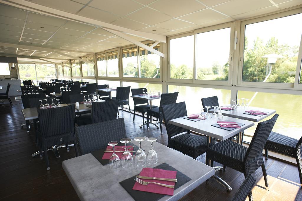Les Ondines Hotel Les Hauts-d'Anjou Bagian luar foto