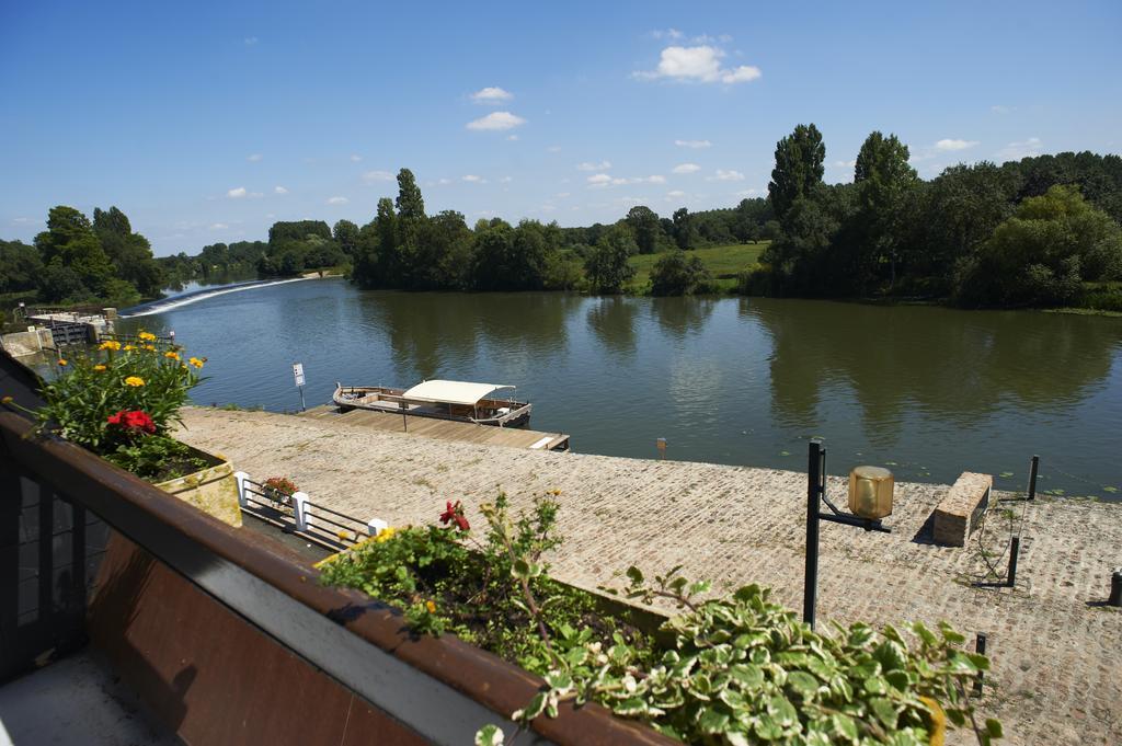 Les Ondines Hotel Les Hauts-d'Anjou Bagian luar foto