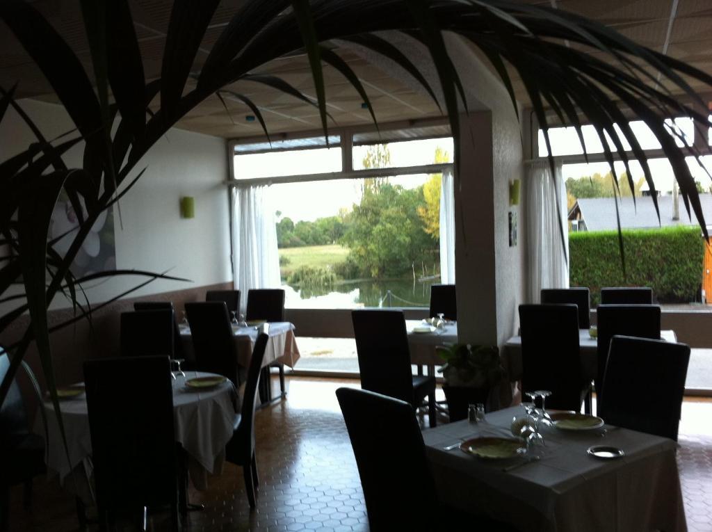 Les Ondines Hotel Les Hauts-d'Anjou Bagian luar foto