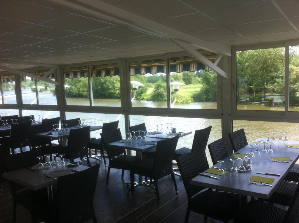 Les Ondines Hotel Les Hauts-d'Anjou Bagian luar foto