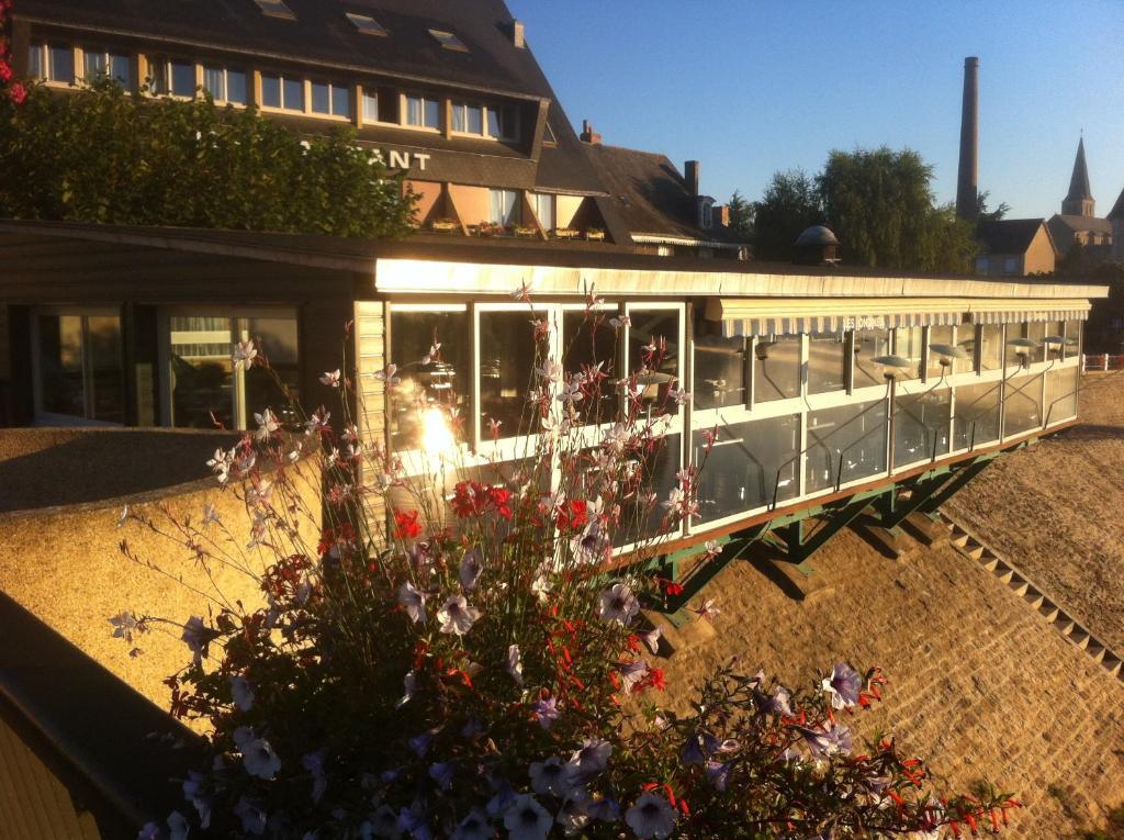 Les Ondines Hotel Les Hauts-d'Anjou Bagian luar foto